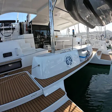 Catamaran Lagoon 42 * Vigo