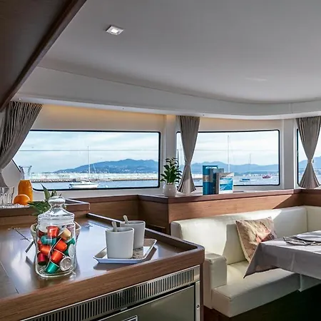Catamaran Lagoon 42 * Vigo