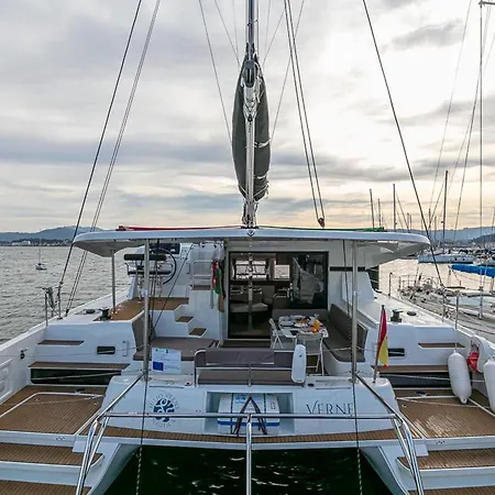 Catamaran Lagoon 42 * Vigo
