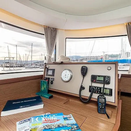 Catamaran Lagoon 42 Botel